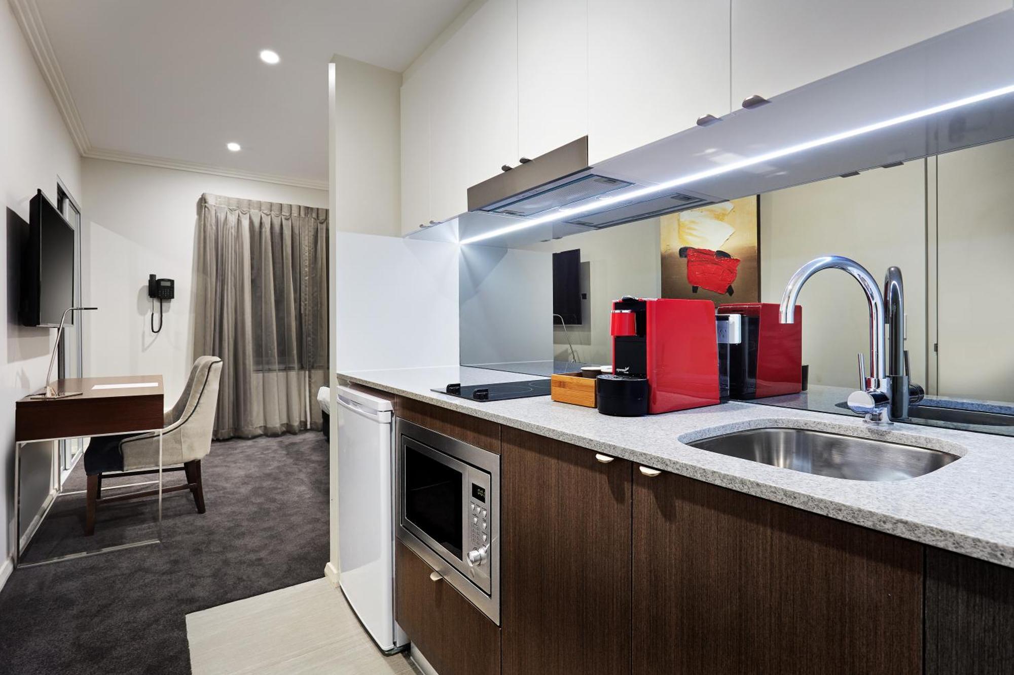 Deluxe One-Bedroom Apartment