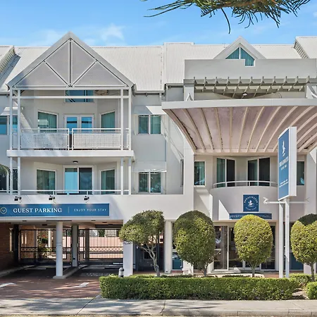 Broadwater Resort Como-3